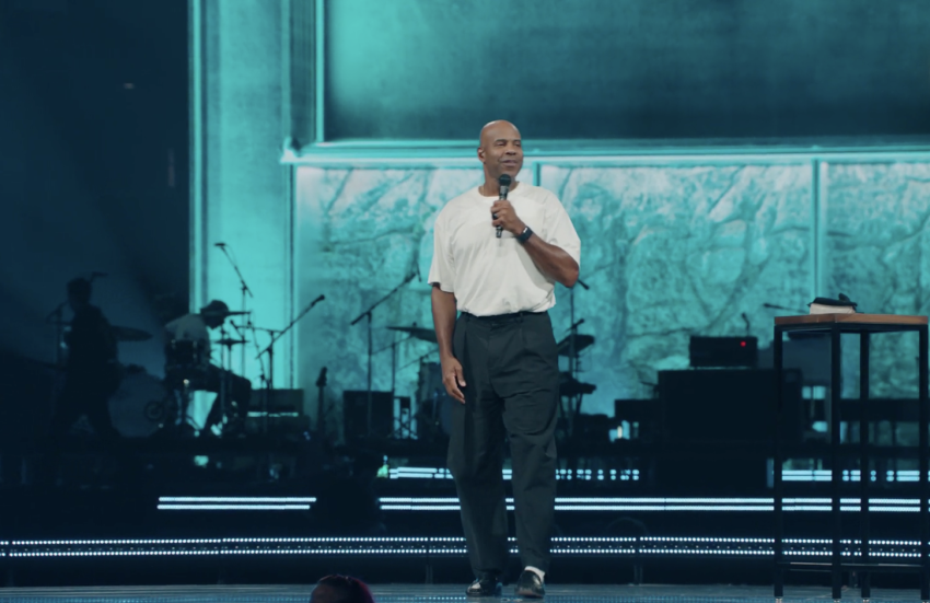 Earl McClellan kicks off Passion 2026 warning against conference highs, points students to Christ alone