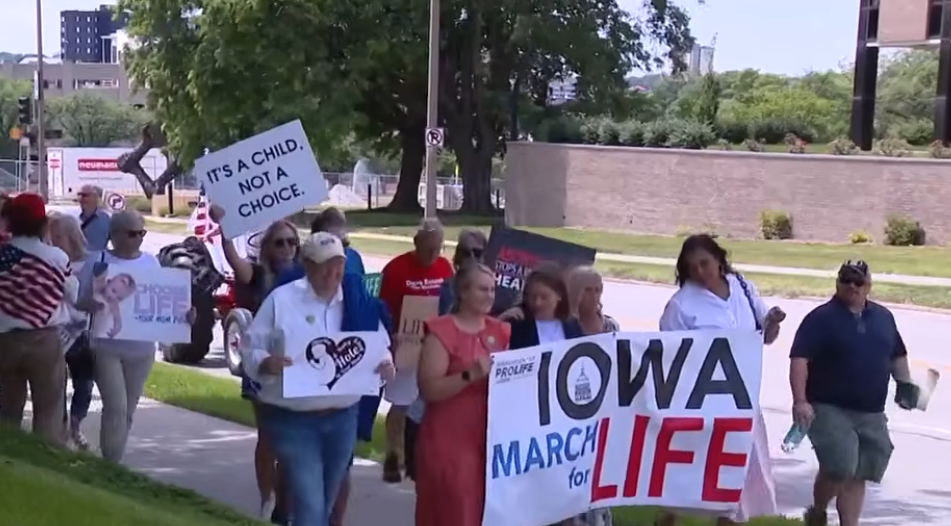 Thousands of Pro-Life People Join Iowa March for Life
