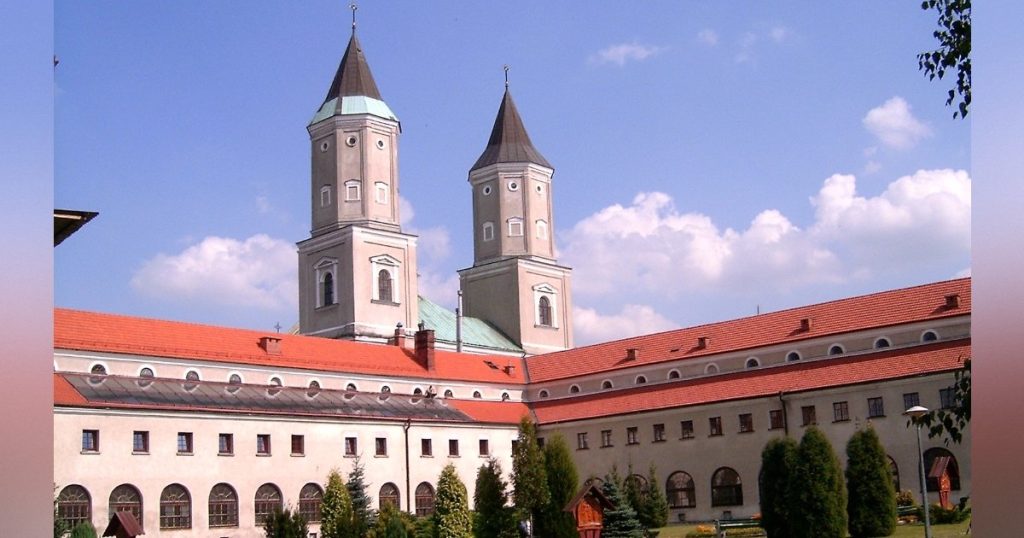 Polish Priest Killed, Four Others Stabbed by Ukrainian Refugee in Abbey Attack