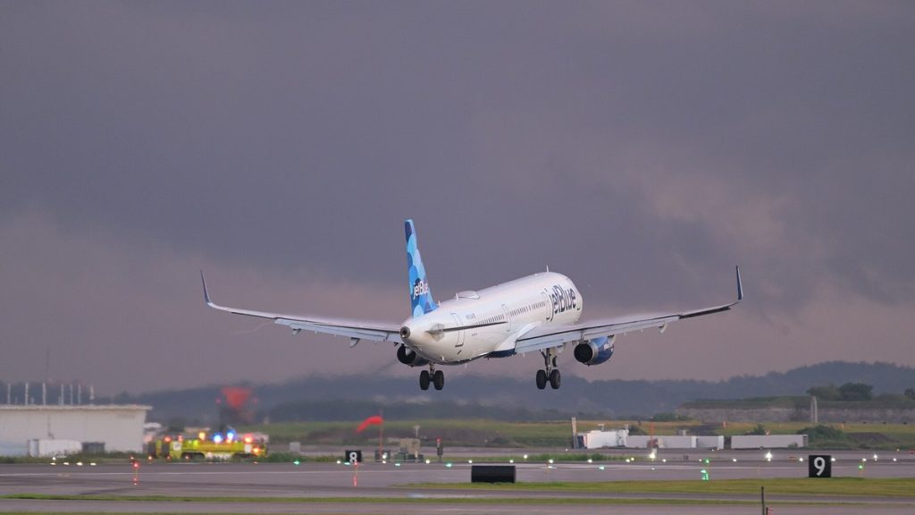 JetBlue Creditors Call In Restructuring Advisers As Stock, Bonds Crater