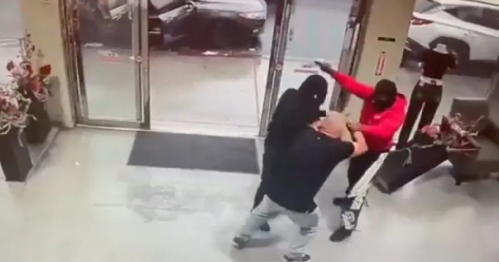 Businessman pistol whipped in broad daylight, robbed of Rolex in LA